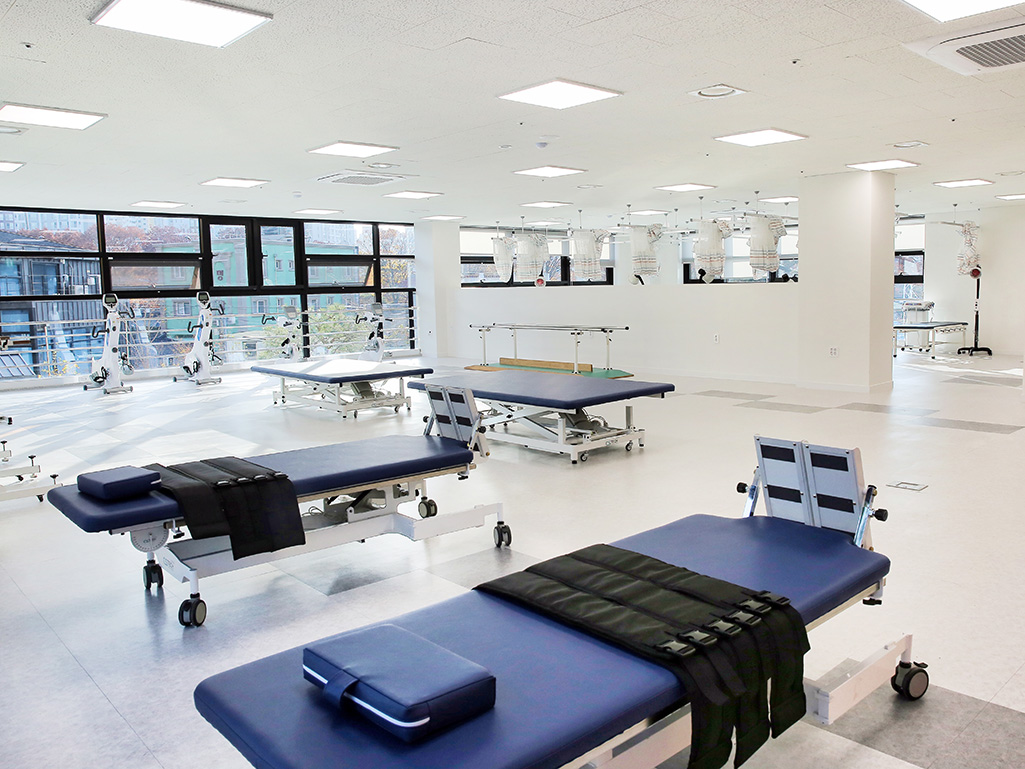 물리치료실 기립운동기