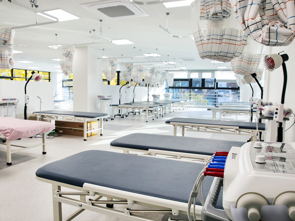 물리치료실 통증치료기구(적외선 및 저주파)